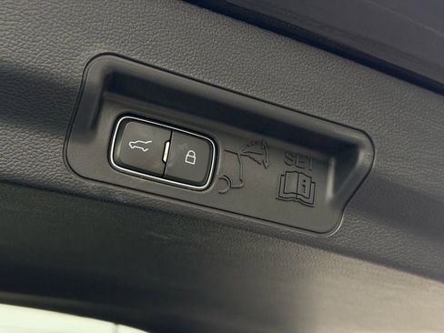 Certified 2022 Ford Explorer Limited w/ Limited Technology Package image 17