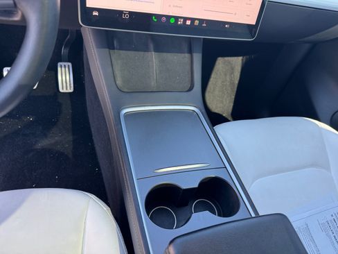 Used 2022 Tesla Model Y Performance AWD/4WD image 15