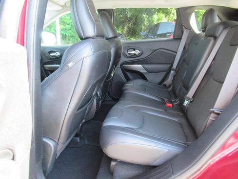 Used 2020 Jeep Cherokee Limited w/ Luxury Group AWD/4WD image 33