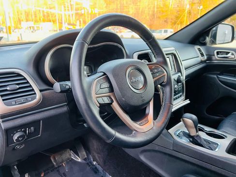 Used 2017 Jeep Grand Cherokee Limited image 37
