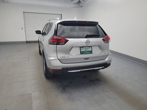 Used 2018 Nissan Rogue SV image 6