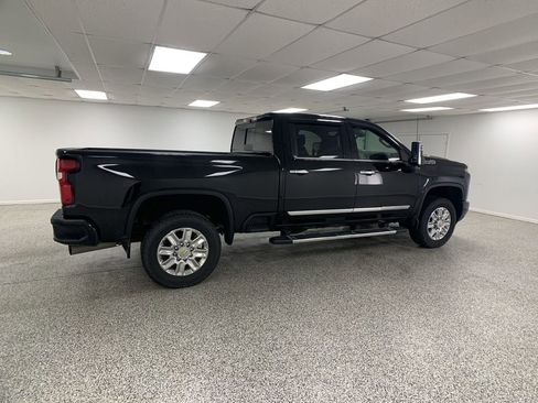 Used 2024 Chevrolet Silverado 2500 High Country w/ Technology Package AWD/4WD image 8