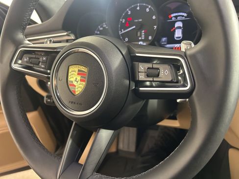 Certified 2025 Porsche Macan image 33