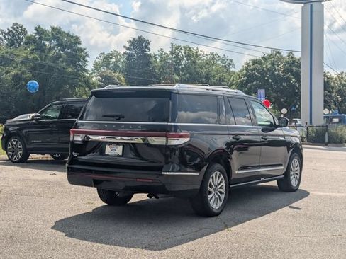 Used 2024 Lincoln Navigator L 4WD image 3