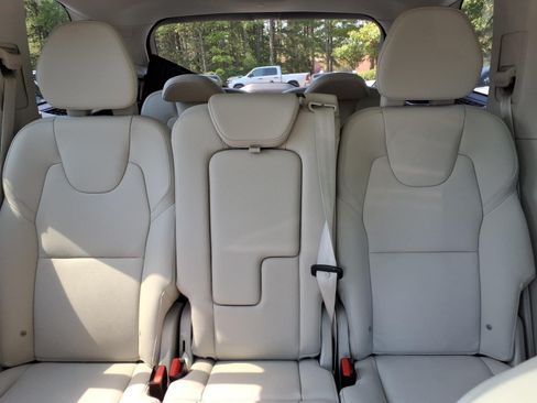 Certified 2025 Volvo XC90 B5 Plus w/ Protection Package Premier AWD/4WD image 19
