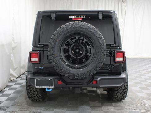 Used 2024 Jeep Wrangler Unlimited image 30