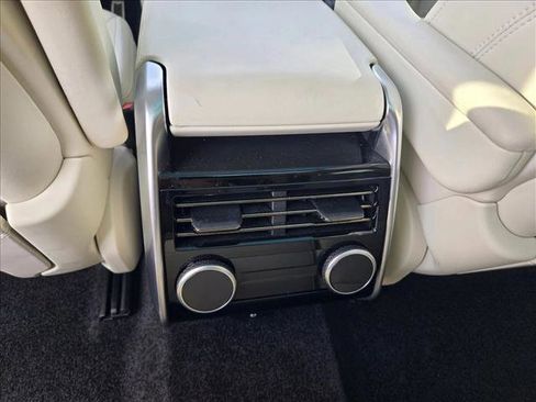 Used 2023 Land Rover Range Rover SE image 18