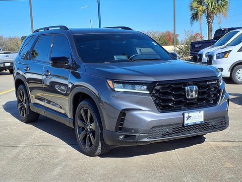 Used 2025 Honda Pilot Black Edition image 7