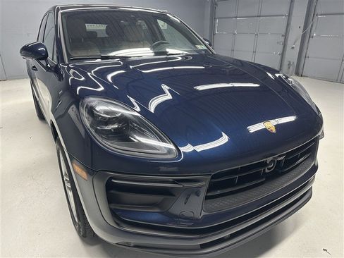 Used 2023 Porsche Macan AWD/4WD image 9