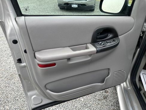 Used 2004 Chevrolet Venture Plus w/ Climate Package FWD image 17