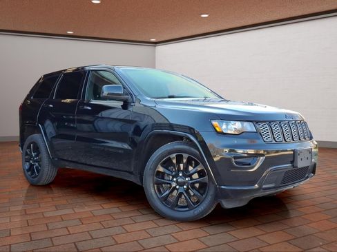 Used 2020 Jeep Grand Cherokee Altitude AWD/4WD image 3