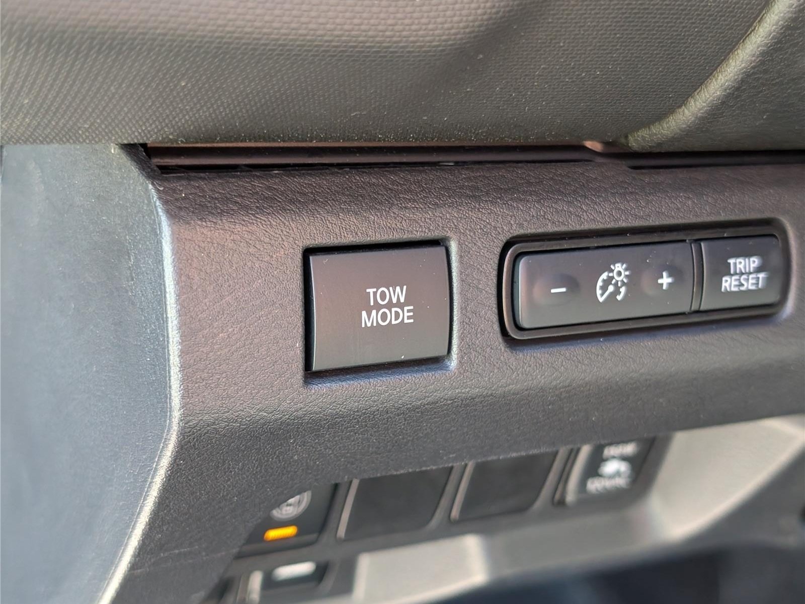 Used 2022 Nissan Frontier PRO-4X w/ Pro-4X Premium Package AWD/4WD image 23