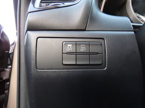 Used 2015 MAZDA MAZDA3 i Sport image 30