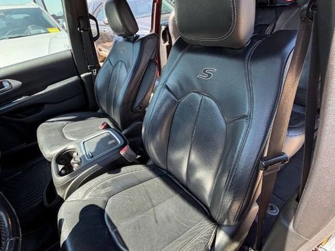 Used 2018 Chrysler Pacifica Touring-L Plus w/ S Appearance Package FWD image 19