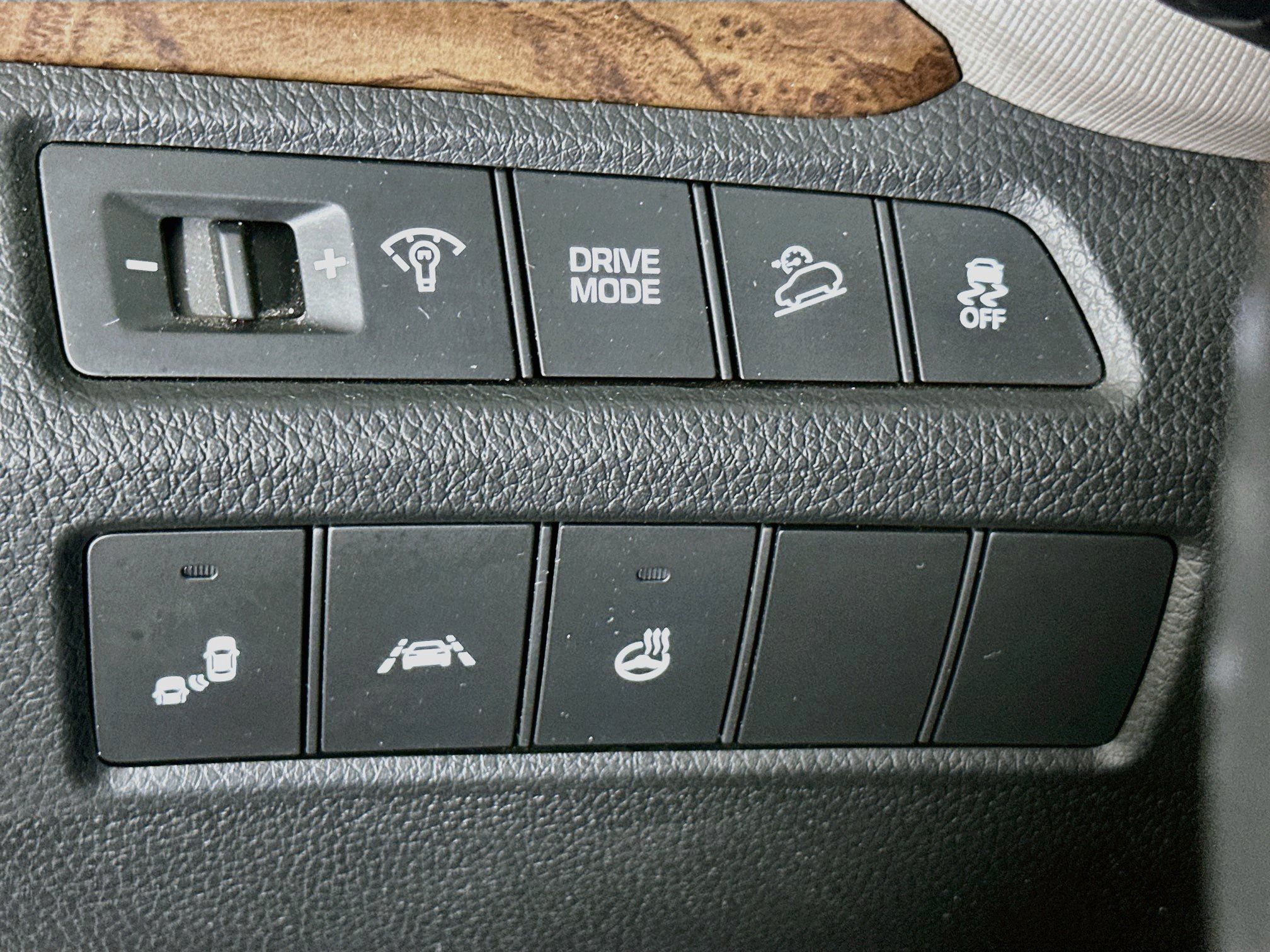 Used 2018 Hyundai Santa Fe Sport w/ 2.0T Ultimate Tech Package 05 FWD image 17