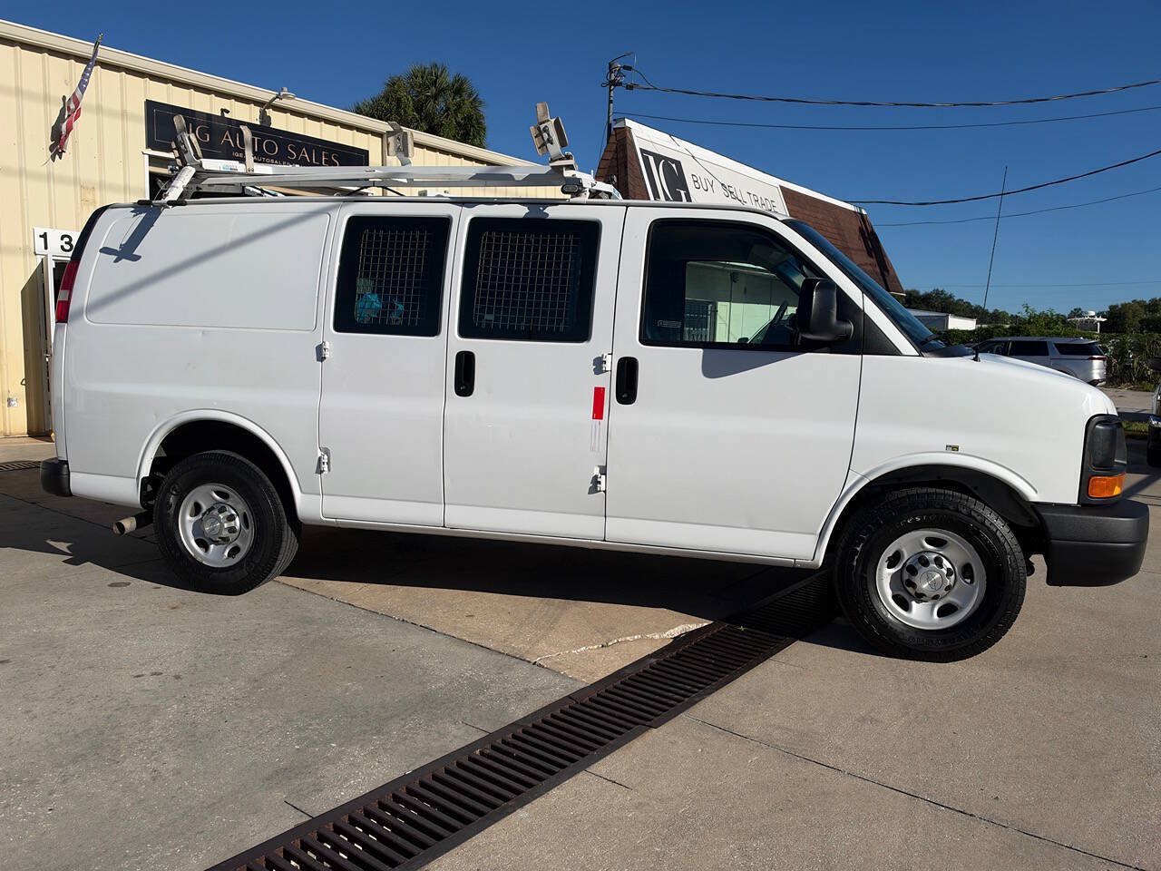 Used 2015 Chevrolet Express 2500 RWD image 5