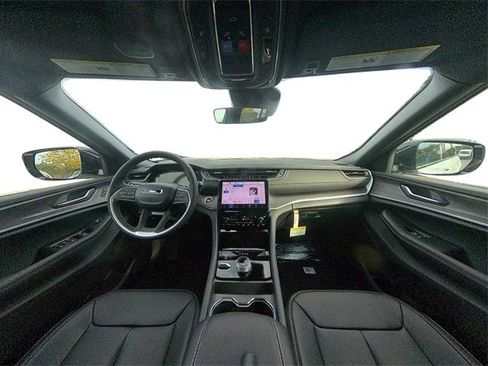 New 2025 Jeep Grand Cherokee Limited w/ Trailer Tow Package image 33