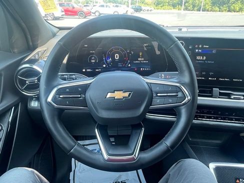 Used 2025 Chevrolet Equinox LT w/ Convenience Package II AWD/4WD image 16
