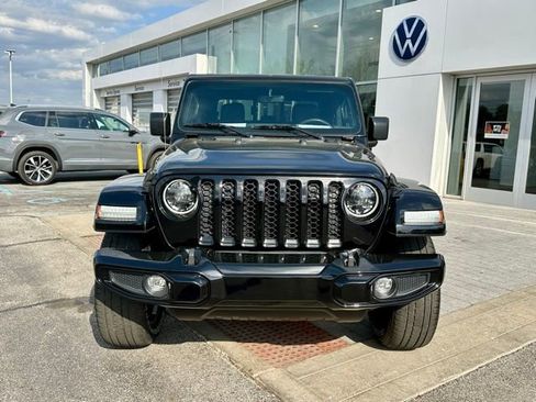 Used 2023 Jeep Gladiator Overland AWD/4WD image 2