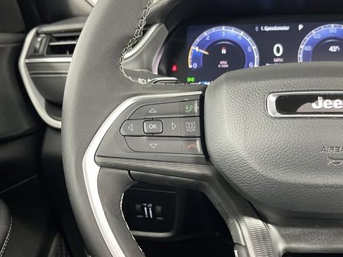 New 2025 Jeep Grand Cherokee L Altitude image 15