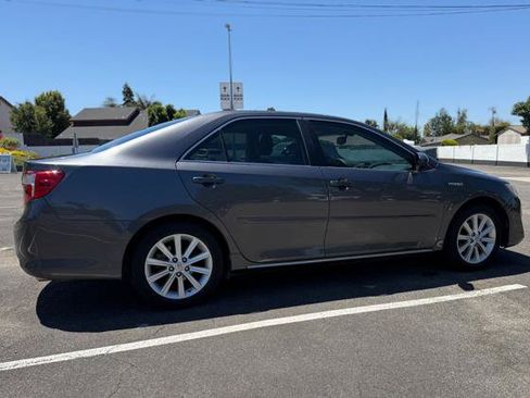 Used 2014 Toyota Camry XLE w/ Moonroof Package FWD image 7