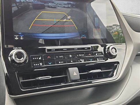 Used 2022 Toyota Highlander Limited FWD image 14