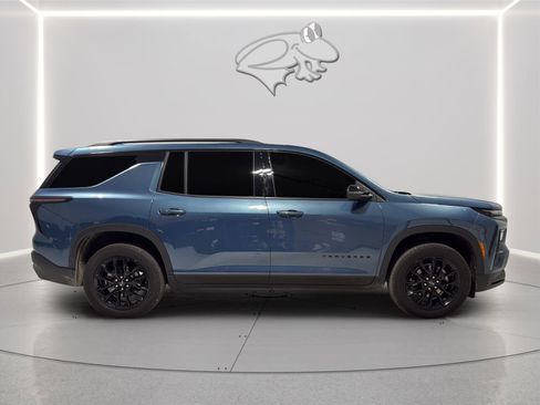 Used 2025 Chevrolet Traverse LT w/ Midnight/Sport Edition FWD image 6