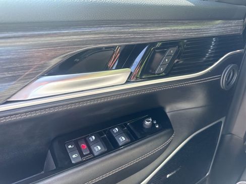 Used 2023 Jeep Wagoneer L Series III w/ Premium Group I image 19