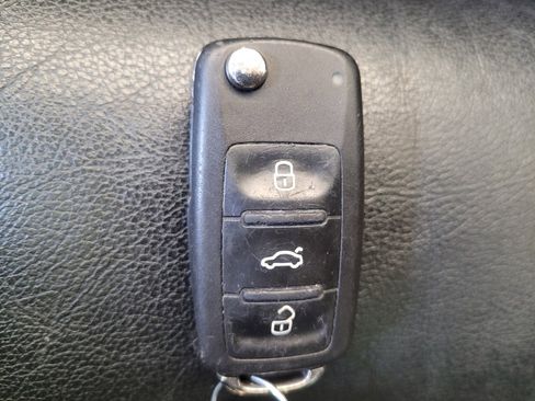 Used 2017 Volkswagen Tiguan Sport image 32