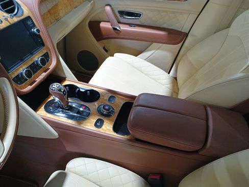 Used 2019 Bentley Bentayga AWD/4WD image 21