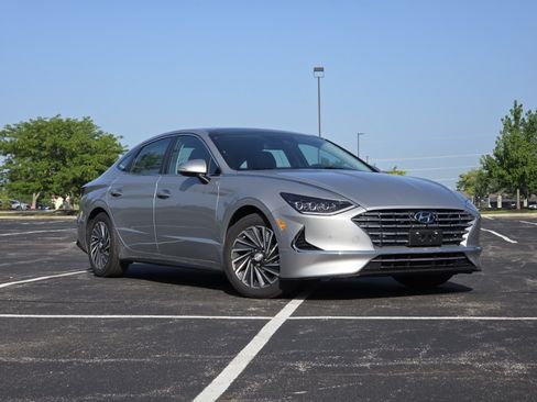 Used 2023 Hyundai Sonata Limited FWD image 2
