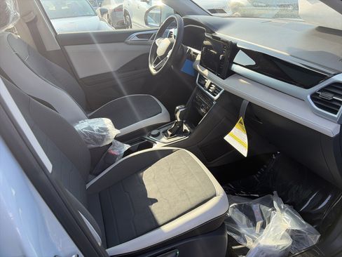 New 2026 Volkswagen Taos SE image 20