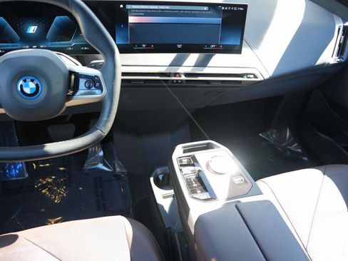 Used 2023 BMW iX xDrive50 w/ Premium Package image 8