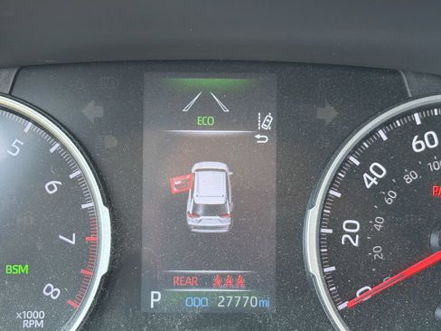 Used 2021 Toyota RAV4 XLE w/ Convenience Package FWD image 29