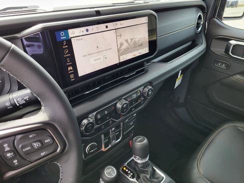 New 2025 Jeep Gladiator Sport image 18