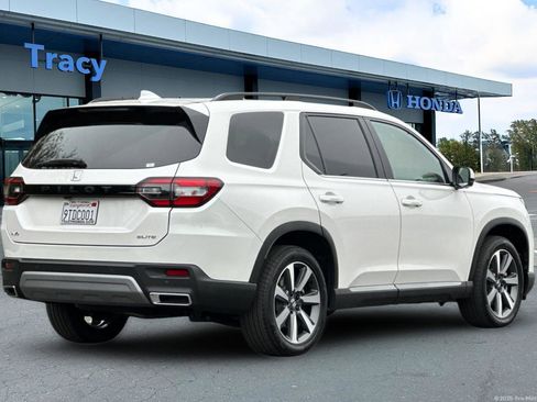 Certified 2025 Honda Pilot Elite image 6
