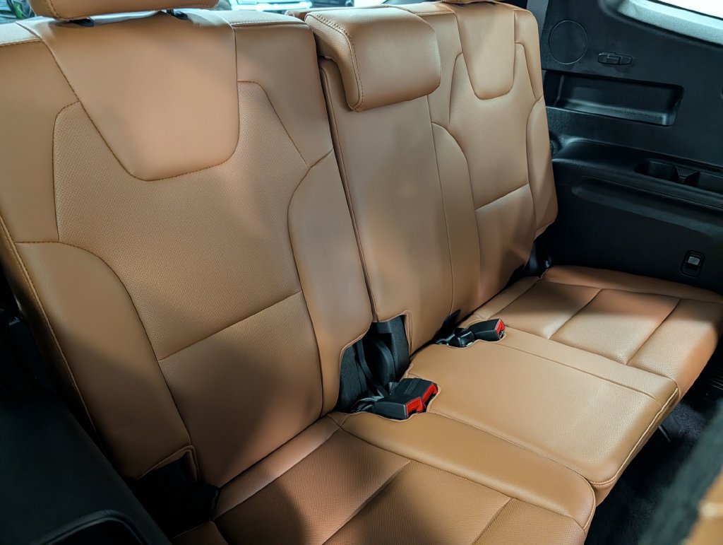 Used 2025 Kia Telluride AWD image 32