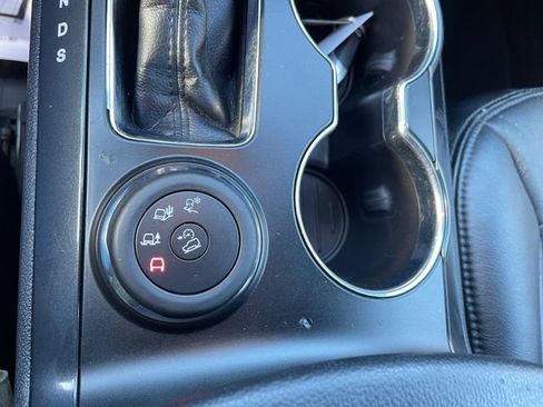 Used 2016 Ford Explorer XLT w/ Equipment Group 201A image 26
