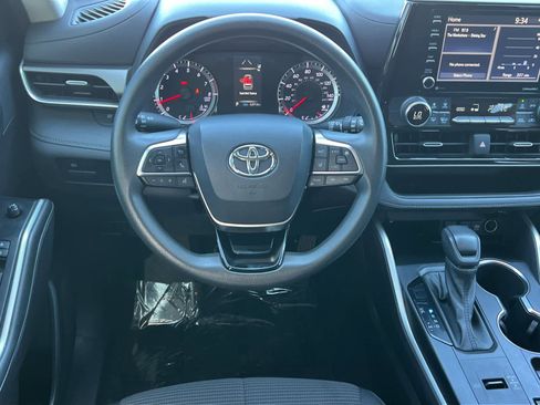 Used 2021 Toyota Highlander L FWD image 15