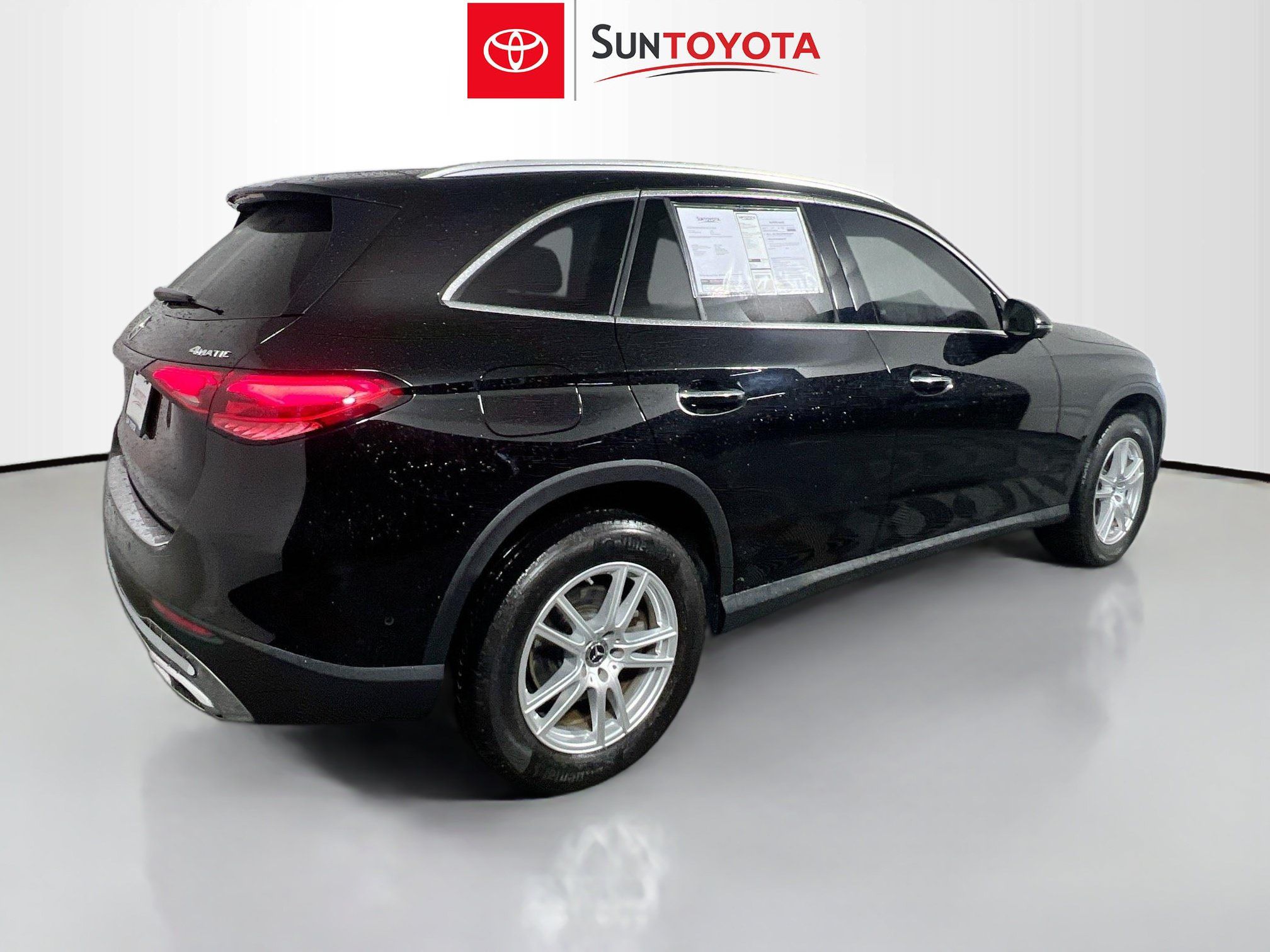 Used 2023 Mercedes-Benz GLC 300 4MATIC w/ Exclusive Trim Package image 4