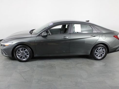 Certified 2024 Hyundai Elantra SEL FWD image 12