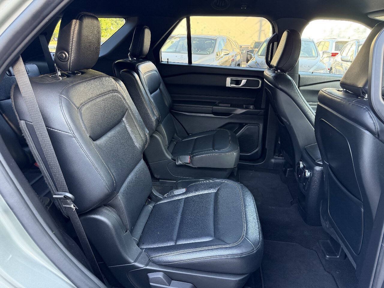 Used 2020 Ford Explorer XLT w/ Equipment Group 202A AWD/4WD image 27
