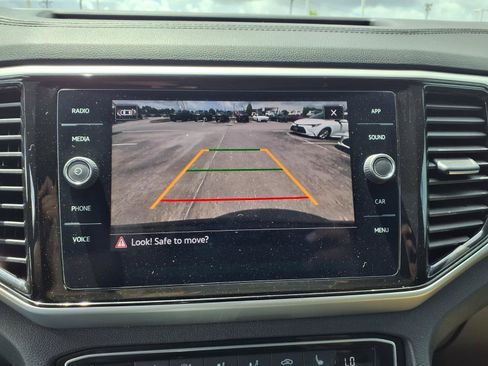 Used 2022 Volkswagen Atlas Cross Sport SE FWD image 21