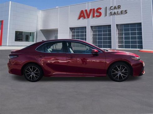 Used 2024 Toyota Camry SE image 5