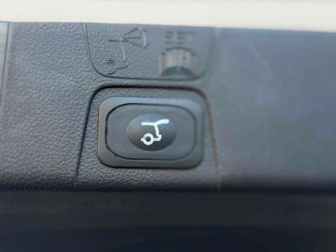 Used 2016 Ford C-MAX Energi SEL w/ Equipment Group 302A FWD image 11