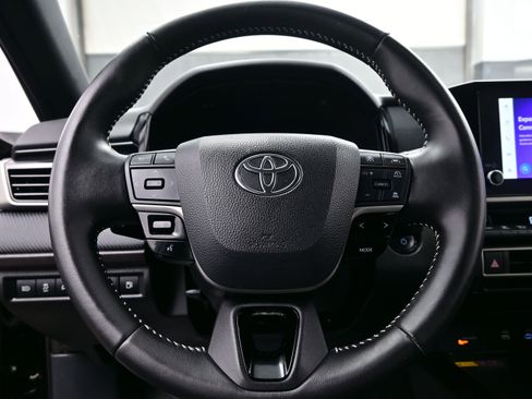 Used 2025 Toyota Camry SE image 22