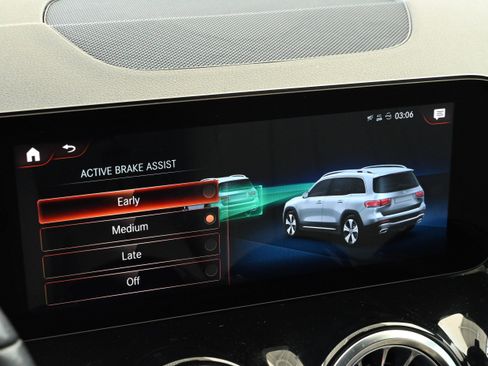 Used 2022 Mercedes-Benz GLB 250 4MATIC image 36