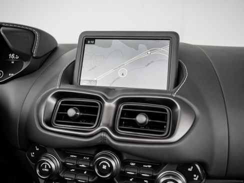 Used 2023 Aston Martin V8 Vantage Roadster image 10