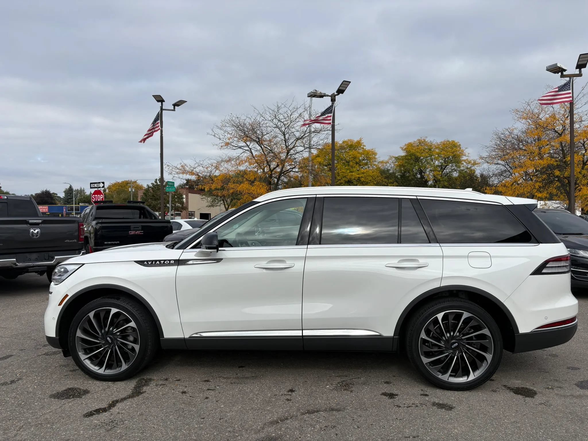 Used 2020 Lincoln Aviator Reserve w/ Equipment Group 202A AWD/4WD image 8