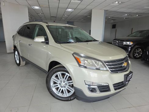Used 2015 Chevrolet Traverse LT w/ Style and Technology Package FWD image 1